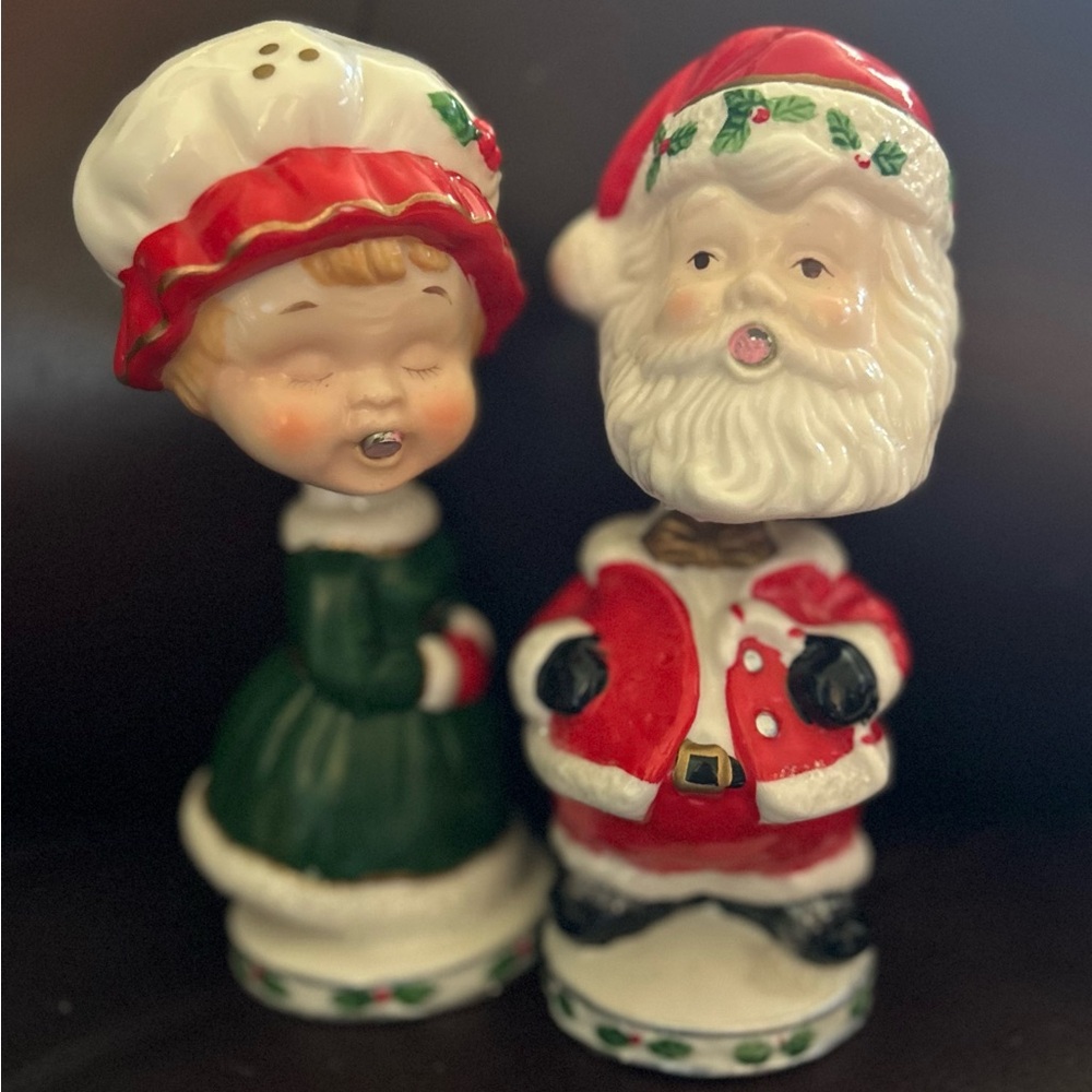 Christmas ceramic kissing bobble head Mr. and Mrs. Clause Santa